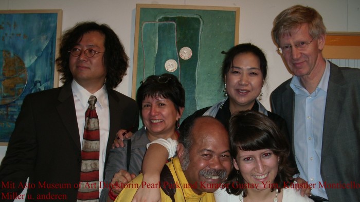 Mit Pearl S. Park, Directorin Astomuseum of Art
Gustav D. Yim, Curator und Monticello Miller (+)
bei der Ausstellung im Kunstforum
2006 